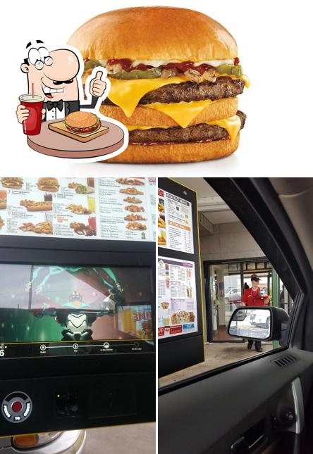 Prueba una hamburguesa en Sonic Drive-In