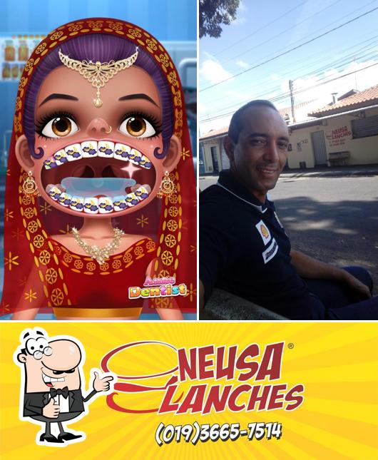 See this picture of Neusa Lanches