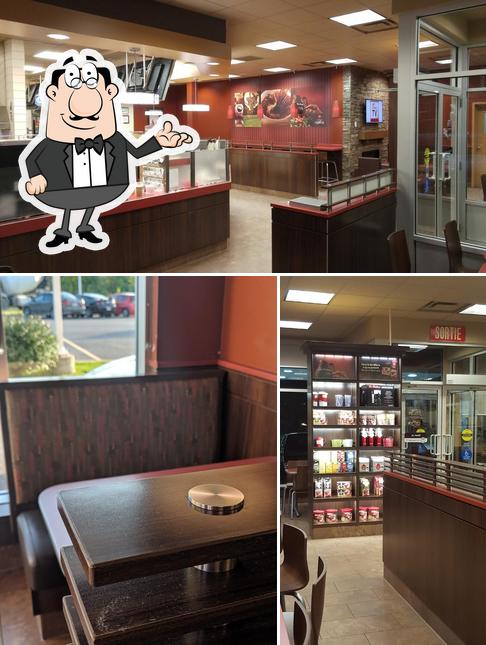 L'intérieur de Tim Hortons