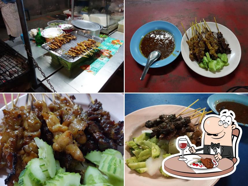 Try out meat dishes at Halal Thai Sate Stall