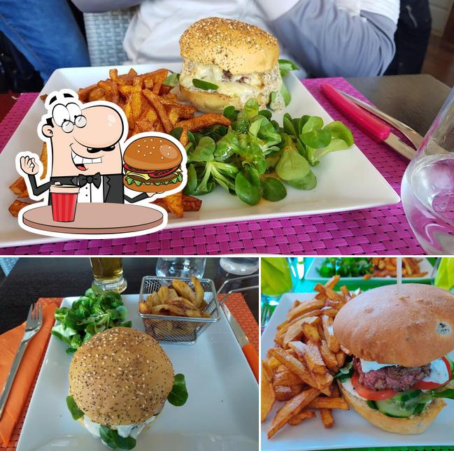 Try out a burger at Le JT - bistrot gourmand