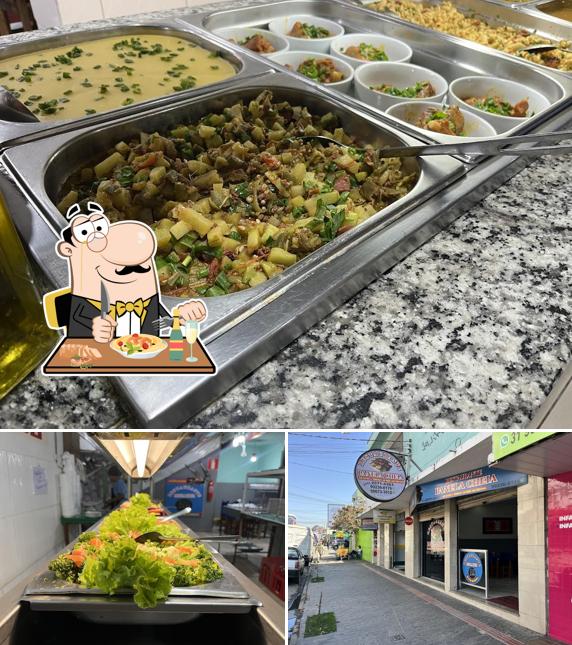 Confira a imagem ilustrando comida e exterior a Restaurante Panela Cheia