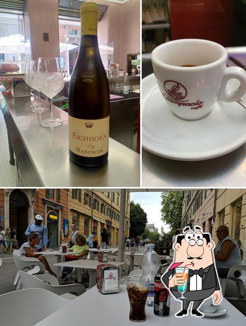 Tra le diverse cose da Caffè Corso Garibaldi 134 si possono trovare la bevanda e interni