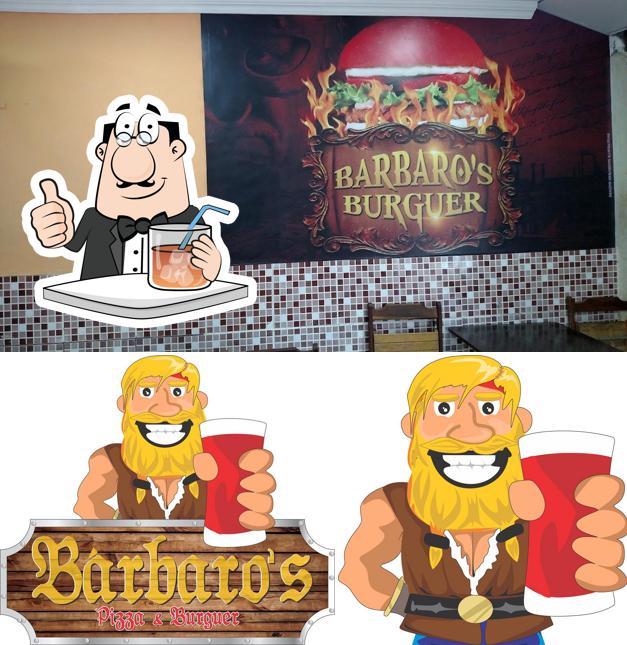 A imagem do Bárbaro's Pizza & Burguer’s bebida e interior