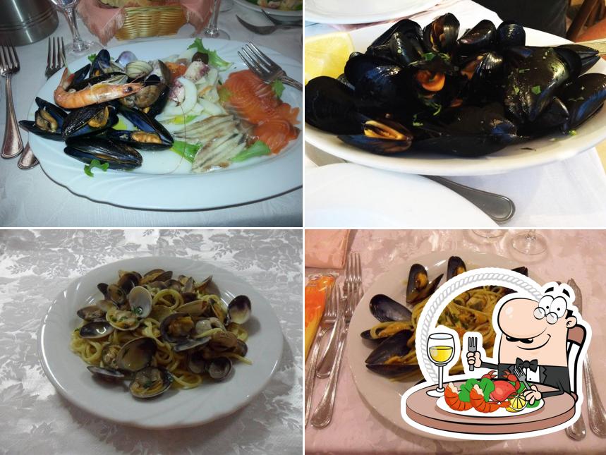 Prenditi tra i molti piatti di mare offerti a Ristorante Il Tetto