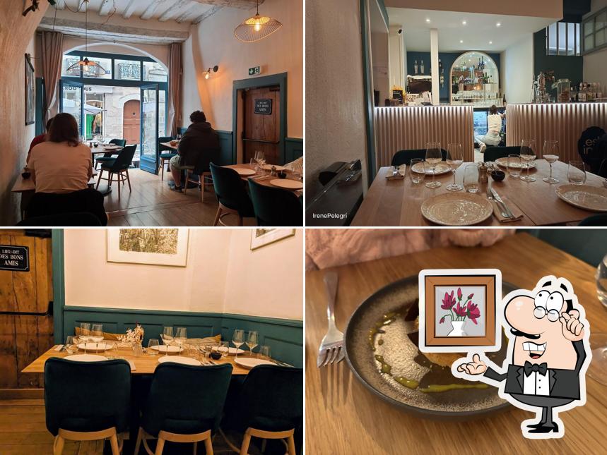 Installez-vous à l'une des tables de Estime