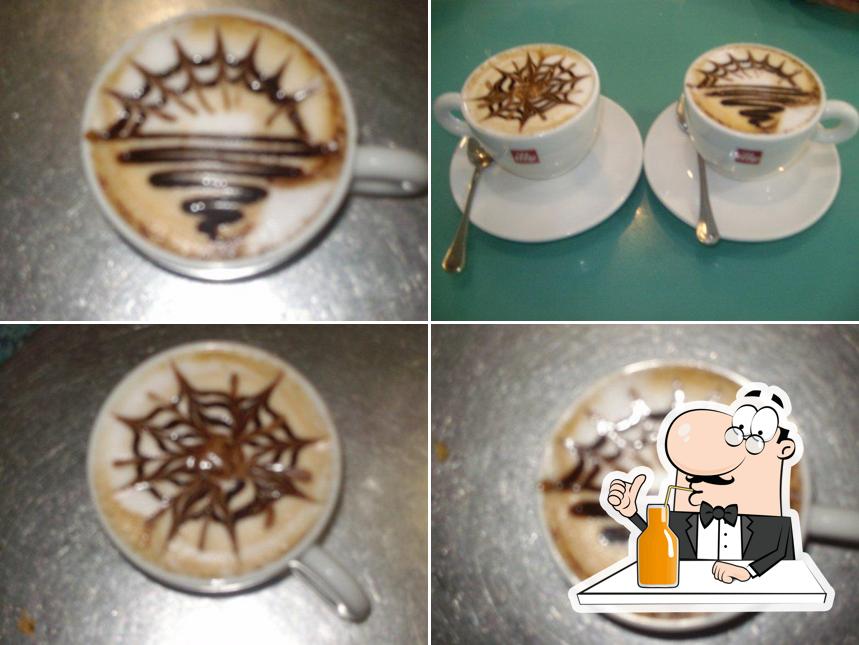 Goditi un drink a L'Angolo Del Caffè