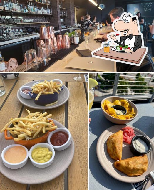Blue Owl Rooftop Bar in Cambridge Restaurant menu and reviews