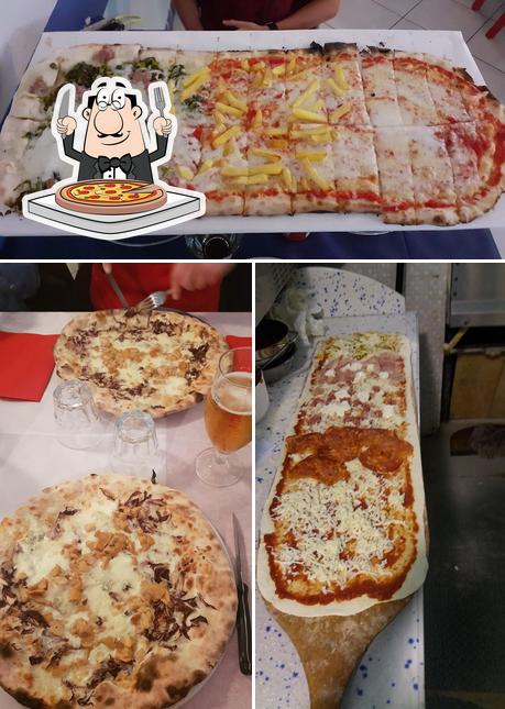 Pick pizza at La Goletta