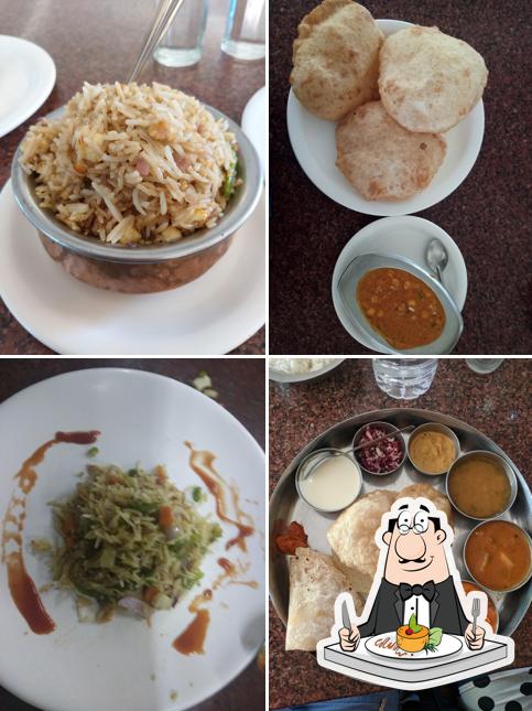 Kamat Upachar Veg Restaurant - Mummigatti