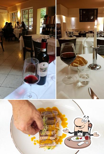 La foto della tavolo da pranzo e cibo di La Pergoletta