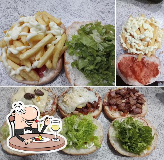 Comida em Mônica Lanches