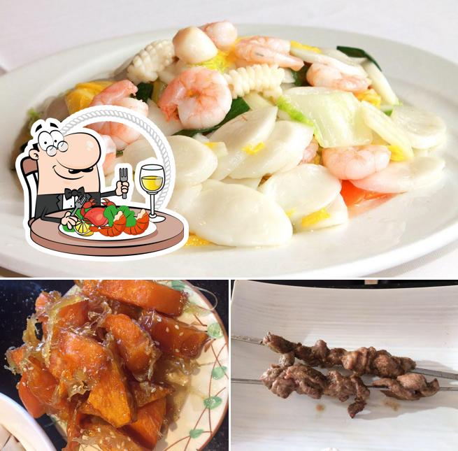 Prenez de nombreux repas à base de fruits de mer disponibles à Xin Jiang Restaurant/Halal西域食府.清真