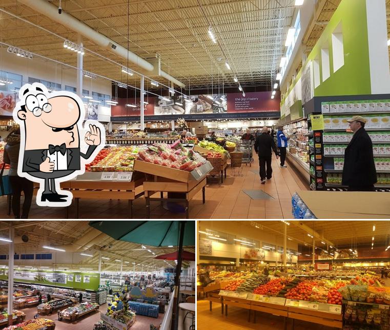 Mire esta foto de Loblaws High Tech Road