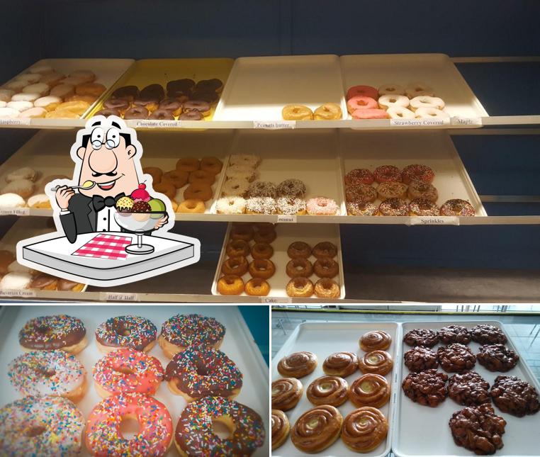 Dixie Cream Donuts Lakewood Park, 5007 Turnpike Feeder Rd in Fort