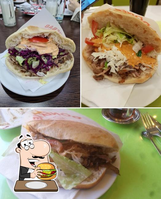 Pide una hamburguesa en Bosporus Restaurant