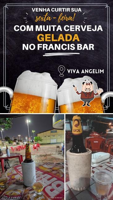 A imagem do Francis Bar Angelim’s comida e interior