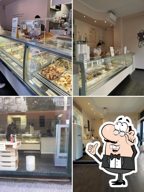 Siediti a un tavolo di Elleboro Fior Di Gelato