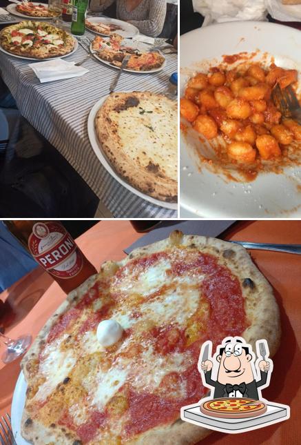 Scegli una pizza a Taverna Del Mangione