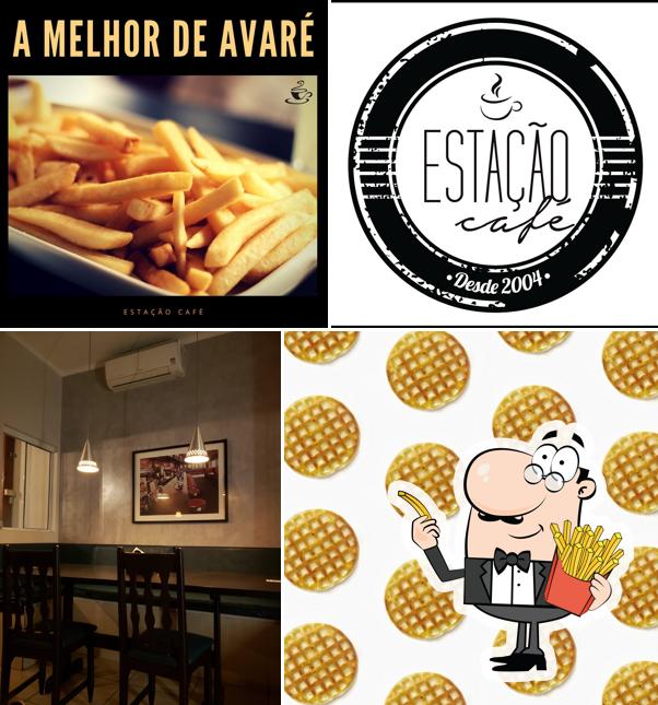 Peça batatas fritas no Estação Café