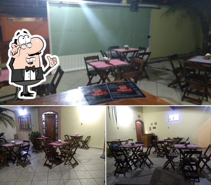 O interior do House Burguer & Beer