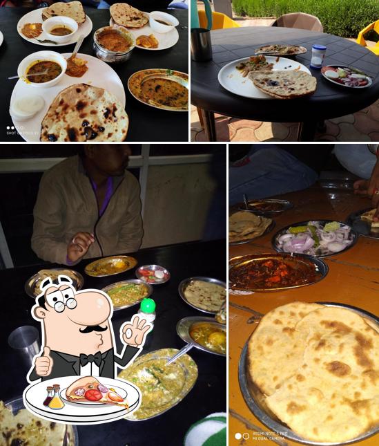 Try out pizza at Jyoti Dhaba