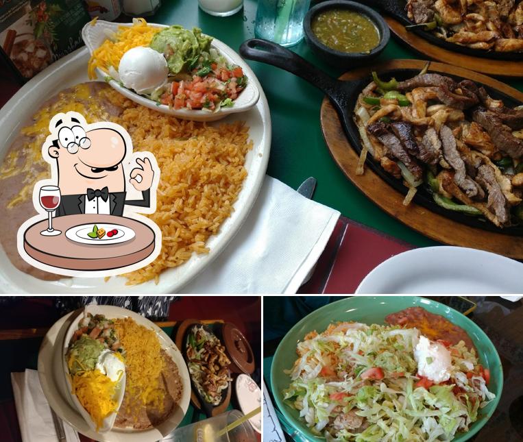 Еда в "La Casita Cocina Mexicana & Cantina"