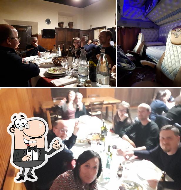 Tra le diverse cose da Trattoria Alpina si possono trovare la interni e dolce