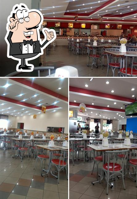O interior do Habibs
