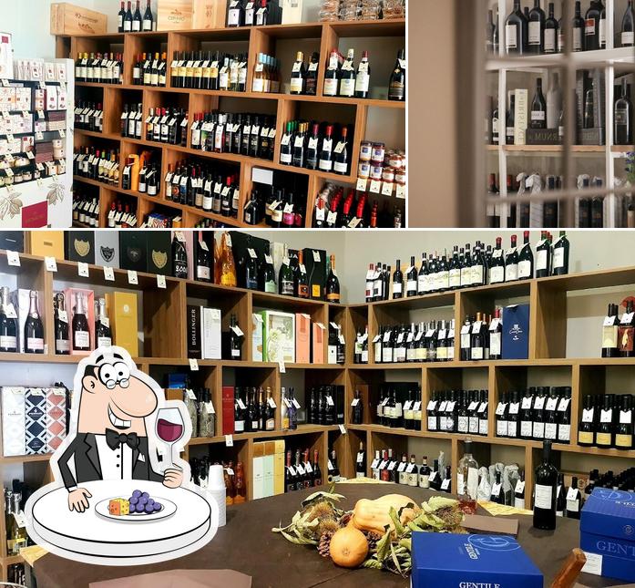 Il est fort sympathique de profiter d'un verre de vin à Fazzari's