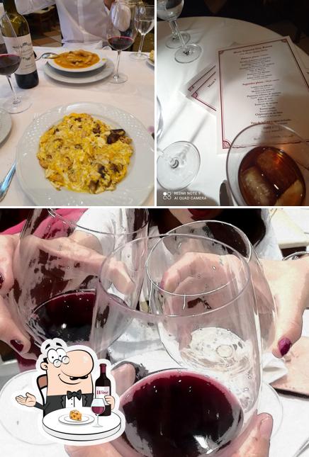 Es estupendo saborear una copa de vino en Restaurante Don Bustos- Restaurantes