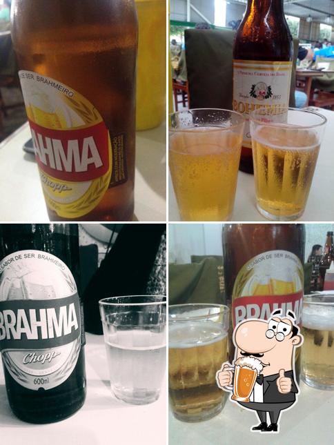 Você pode tomar uma tulipa de cerveja leve ou escura
