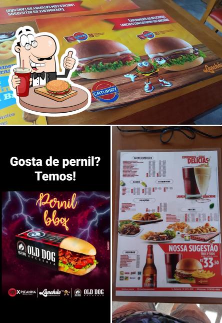 Order a burger at Burgão Amoreiras
