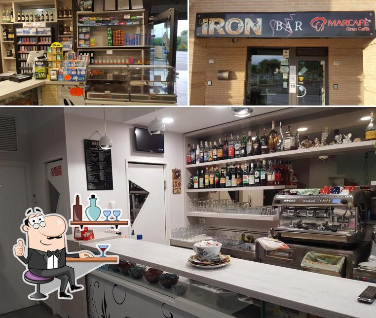 Questa è la foto che raffigura la interni e esterno di Iron Bar