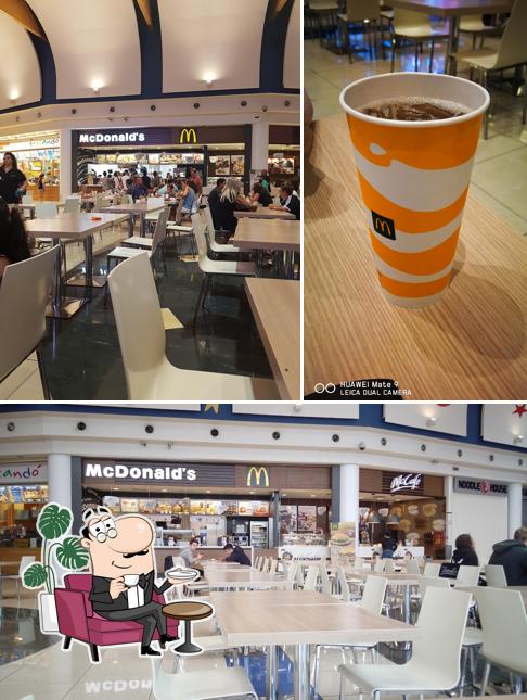 Gli interni di McDonald's Rimini Befane