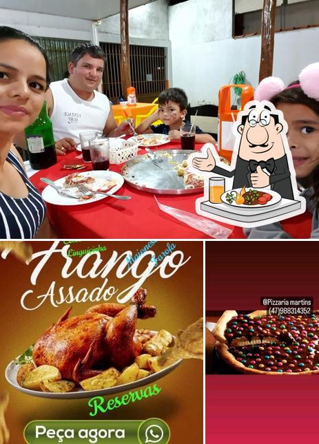 Comida em Pizzaria Martins