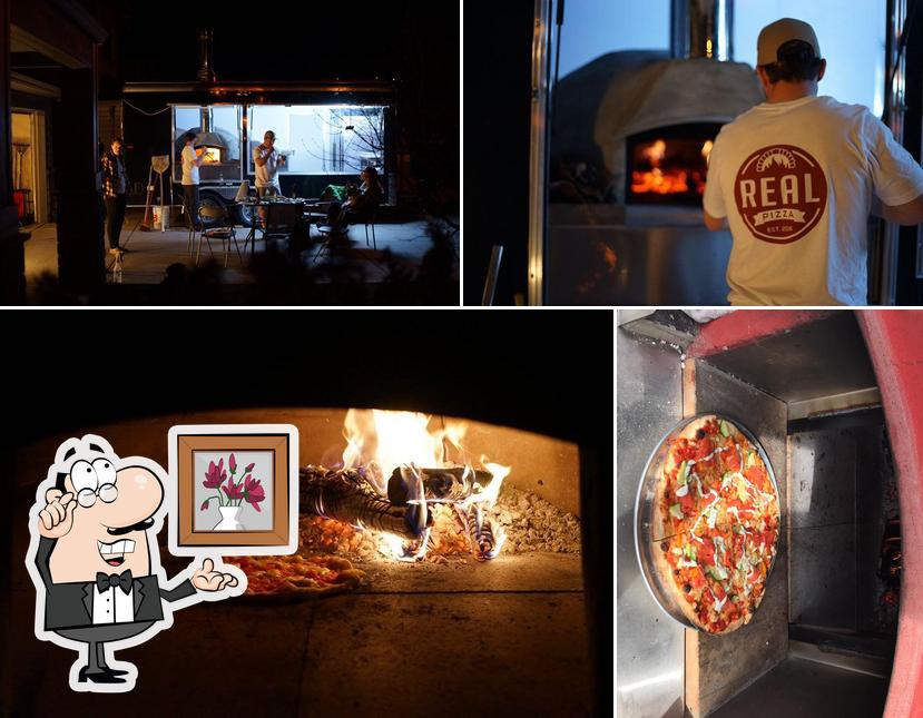 L’image de la intérieur et nourriture de Real Pizza’s