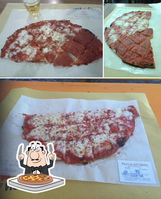 Scegli una pizza a La Pizzeria del Ghetto