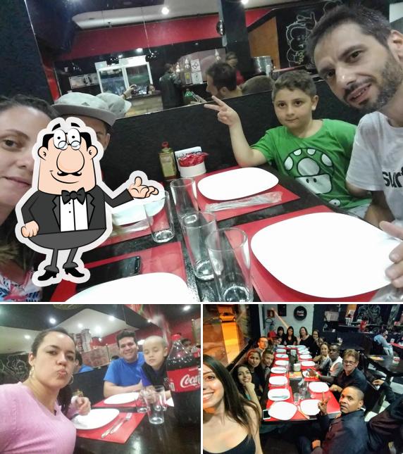 Sente em uma das mesas no Pizzaria Alandelon