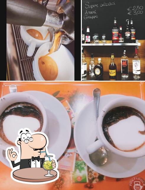 Questa è la foto che mostra la bevanda e cibo di Bar Da Ettore