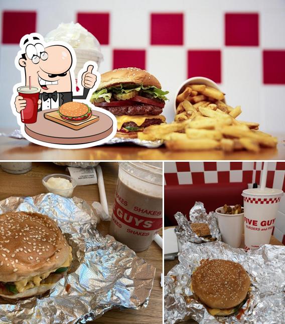 Commandez un hamburger à Five Guys Créteil Soleil