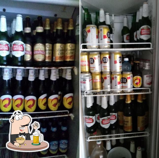 Peça um copo de cerveja leve ou escura