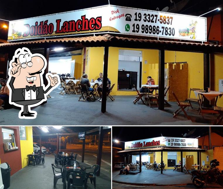 O interior do Doidão lanches ltda