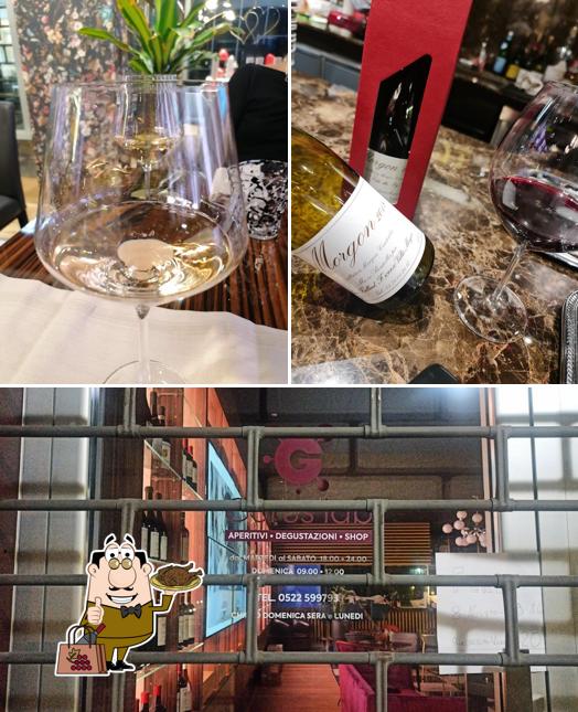 È gradevole prendersi un bicchiere di vino a Gurus lab