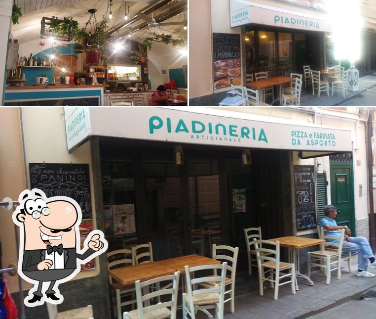 Dai un'occhiata agli interni di Piadineria Pizzeria Panuozzeria