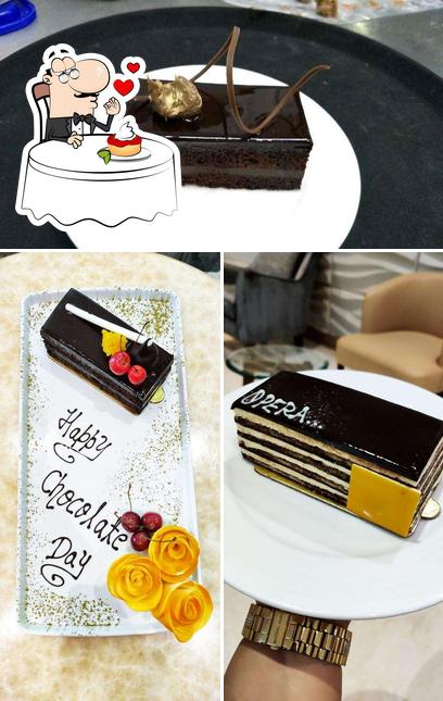 The Deli - Novotel serves a variety of desserts