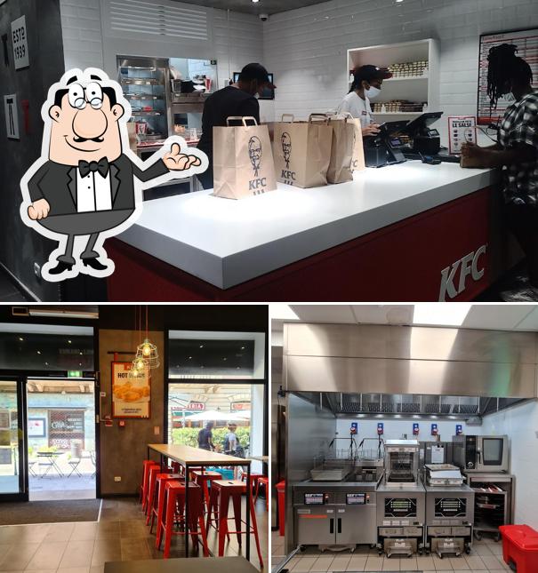 Siediti a un tavolo di KFC