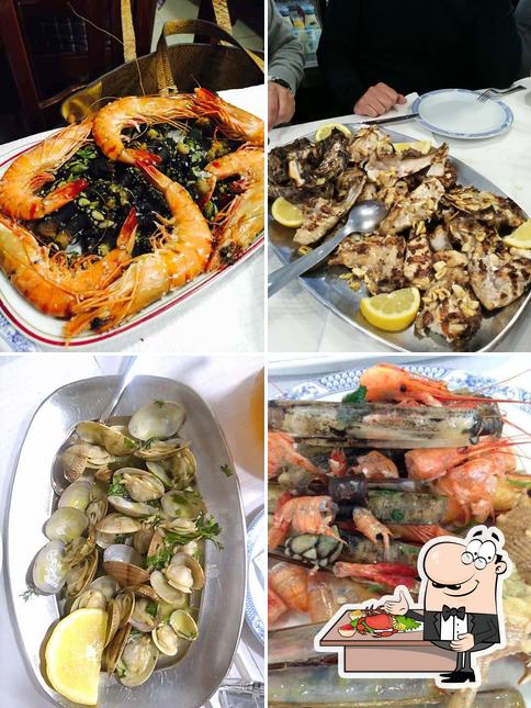 Order seafood at A Boa Petisqueira da Mina