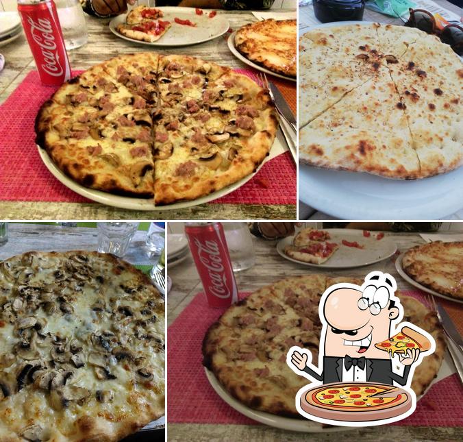 Ordina una pizza a Pinetina Beach Village