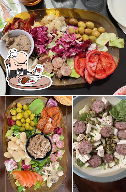 Elige un plato con carne en The Mdina Experience